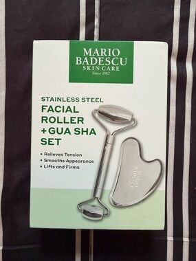 Mario Badescu Stainless Steel Facial Roller & Gua Sha Set - Silver